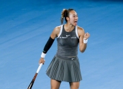 澳洲足球锦标赛上，女球员表现十分出色