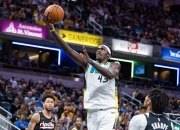 西亚卡姆绝杀时刻，雄鹿点燃赛场，状态爆棚迎来胜利！