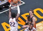 包含保罗赛后谦逊发言登热搜，纽约尼克斯鏖战巴黎圣日耳曼引发热议的词条